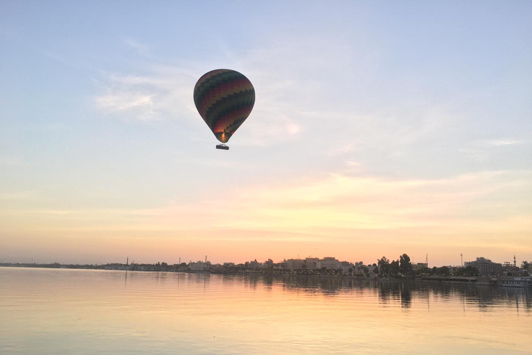 Louxor: montgolfière au-dessus de la vallée des rois