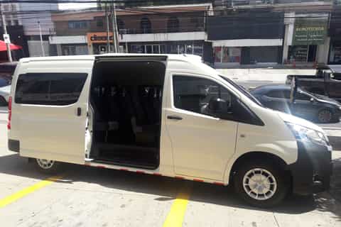 El Salvador Airport: Private 1-Way Transfer to San Salvador