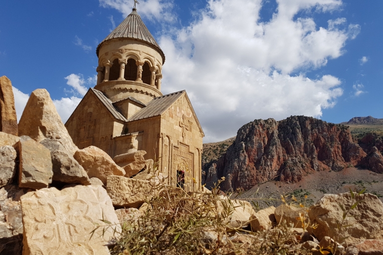 Desde Ereván: visita a la bodega y los monasterios del monte AraratVer monasterios y la bodega más antigua del mundo