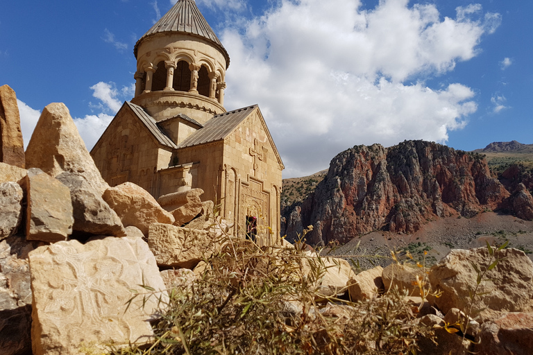 Desde Ereván: visita a la bodega y los monasterios del monte AraratVer monasterios y la bodega más antigua del mundo