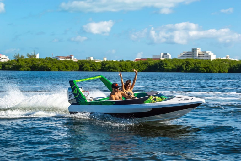 Cancún: Recorrido autoguiado en lancha rápida por la Laguna NichuptéCancún: tour autoguiado en lancha rápida por la laguna Nichupté