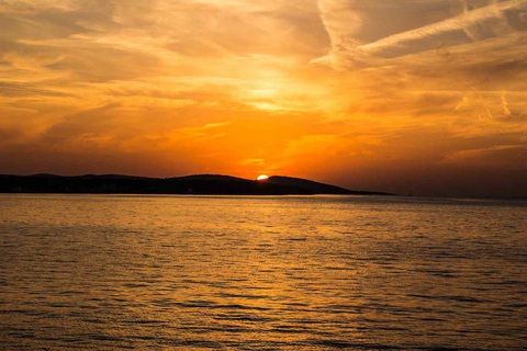 Jávea: 90-minuten boottocht bij zonsondergang met een glas cava