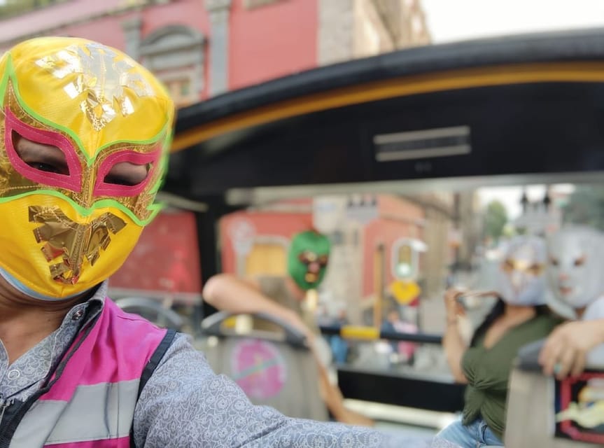 Mexico City: Wrestling show access & Double Decker Bus Tour