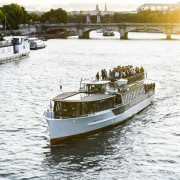 Paris: Aperitif-Bootsfahrt bei Sonnenuntergang mit Musik
