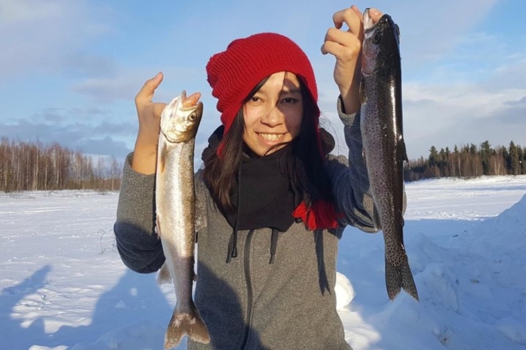 Fairbanks: Guided Ice Fishing Tour