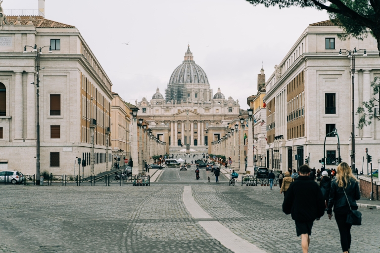 Enchanting St. Peter's Basilica and Vatican Grottoes Tour Italian Semi-Private Tour