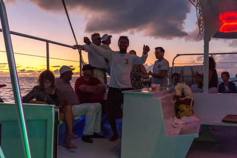 Simpson Bay: Lambada Sunset Cruise van Sint MaartenStandaard Optie: