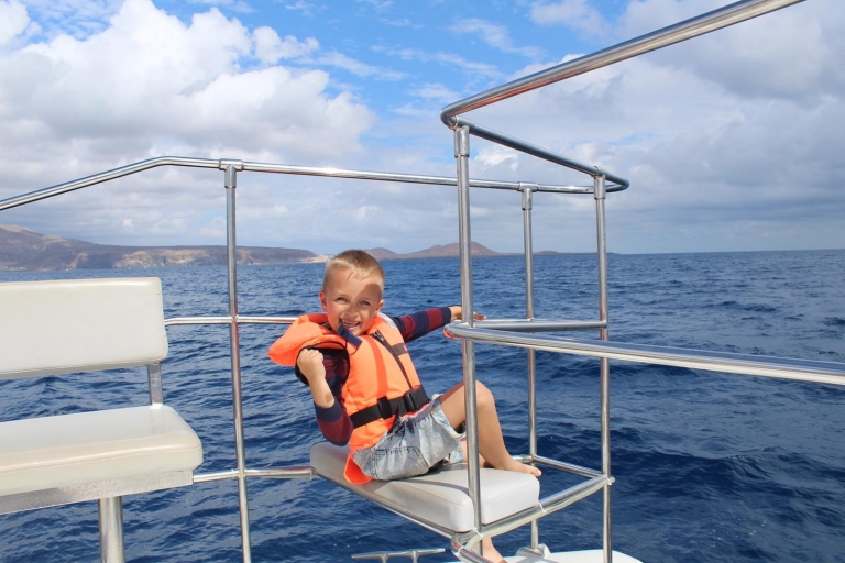 Tenerife: tour en catamarán al atardecer con traslado, comida y bebidasTenerife: crucero al atardecer con recogida