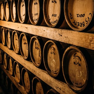 Kempton: Craft Distillery Tour with Whisky Tasting & Lunch