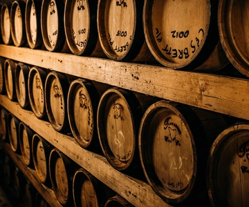 Kempton: Craft Distillery Tour with Whisky Tasting & Lunch