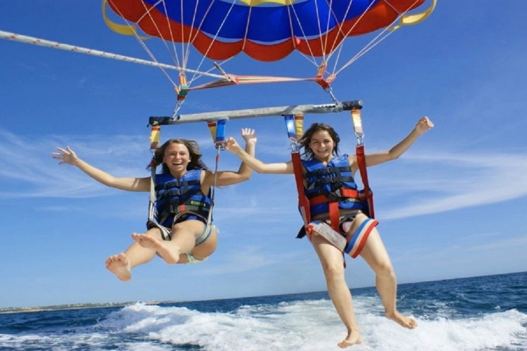 Baie de Makadi : Visite guidée de la ville et aventure en parachute ascensionnelVisite de la ville d'Hurghada et aventure en parachute ascensionnel