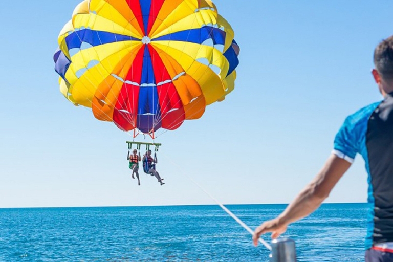 Baie de Makadi : Visite guidée de la ville et aventure en parachute ascensionnelVisite de la ville d'Hurghada et aventure en parachute ascensionnel