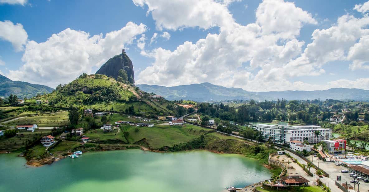From Medellín: Guatape & El Peñol Rock Trip with Boat Tour