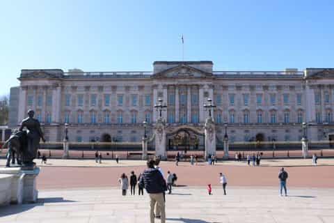 London: the Crown History City Exploration Game