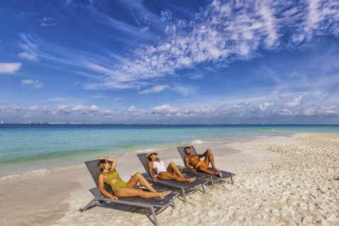 Von Cancun aus: Katamaran zur Isla Mujeres, Schnorcheln & Beach ClubKatamaran Prime Eintritt