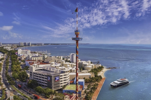 Van Cancún: Catamaran naar Isla Mujeres, snorkelen & strandclubCatamaran eerste toegang