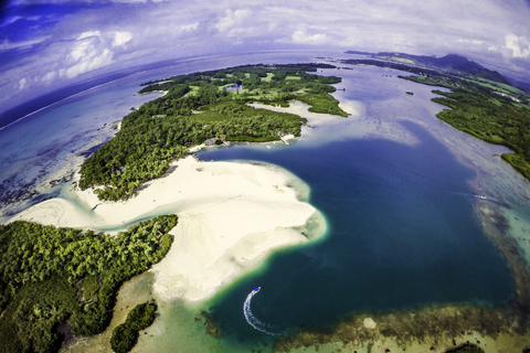 Trou d'Eau Douce: prywatny rejs po Ile aux CerfsWycieczka po mniejszym katamaranie