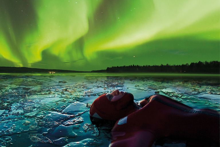 Levi: Eisschwimmen und Nordlichter-TourLevi, Finnland: Eisschwimmen und Nordlichter