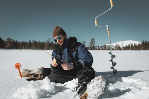 Levi: tour finlandese di pesca sul ghiaccio in auto