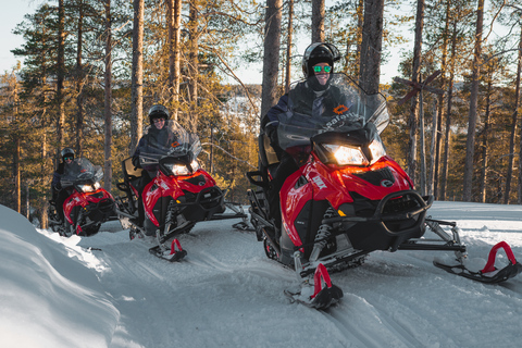 Levi: Schneemobil-Safari für Erwachsene