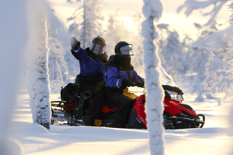 Levi: Einfache Schneemobilsafari in die NaturEinfache Schneemobilsafari in die Natur