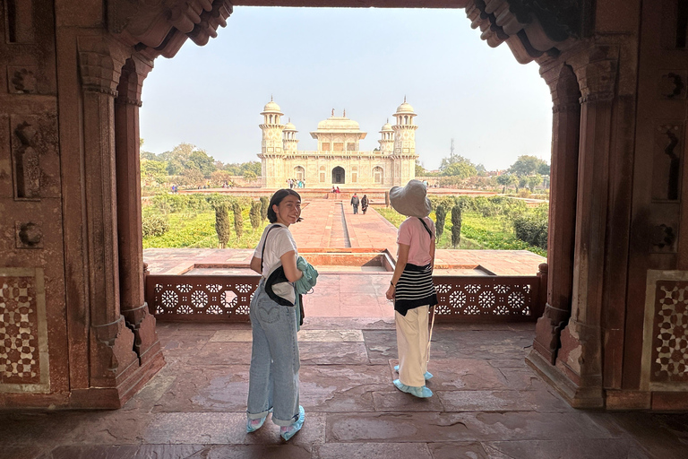 Taj Mahal: Sunrise Tour z DelhiPrywatna wycieczka z opłatą za pomnik