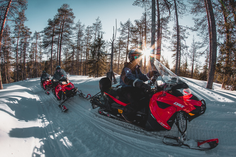 Levi: Einfache Schneemobilsafari in die NaturEinfache Schneemobilsafari in die Natur