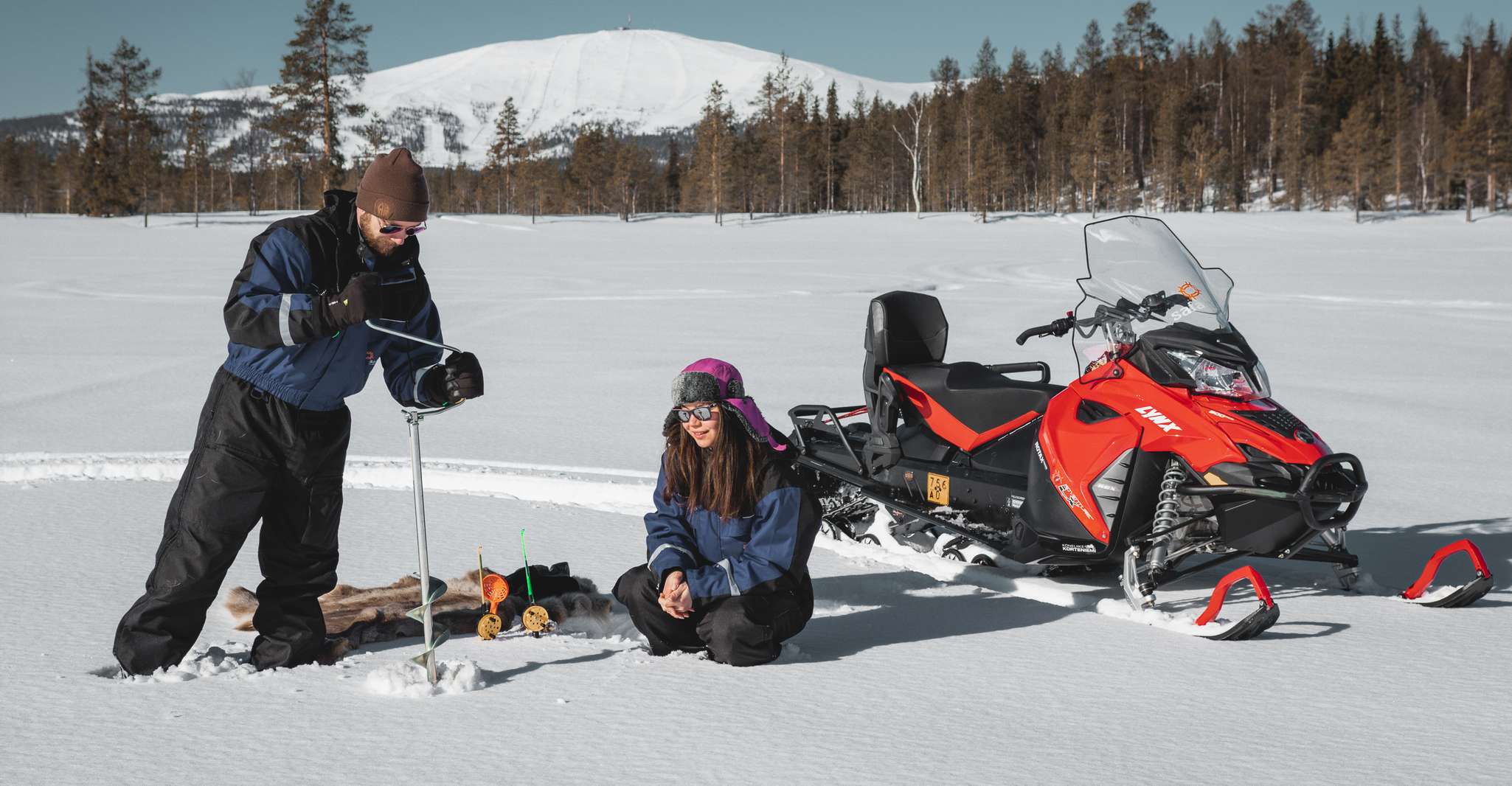 Levi, Safari motoneige avec pêche sur glace et déjeuner en plein air - Hizvo