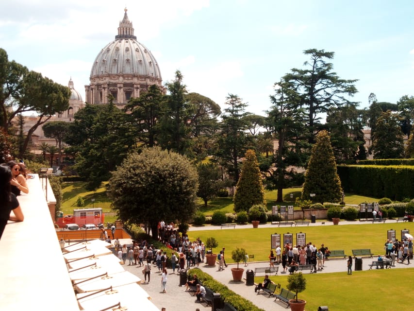 persona eccitata che salta