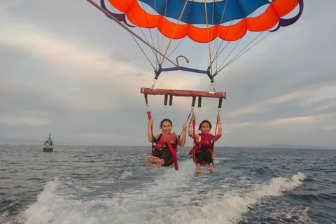 Bali: Esperienza di parasailing sulla spiaggia di Nusa DuaOpzione punto di incontro