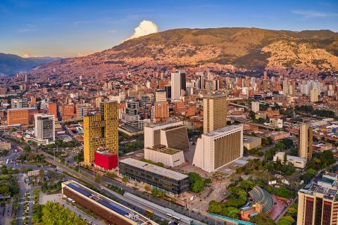 Medellín: Private Stadtrundfahrt mit Metrocable & Comuna 13