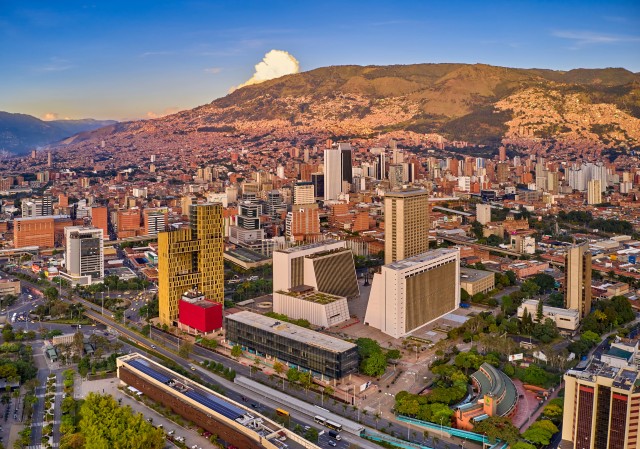 Visit Medellín Private City Tour with Metrocable and Comuna 13 in Medellin