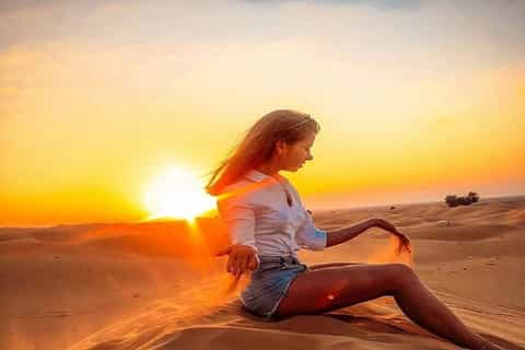 Dubai: Desert Safari with BBQ Dinner and Entertainment