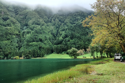 Tour di mezza giornata in 4X4 di Sete Cidades. Fuori dai sentieri battuti.Ponta Delgada: tour in jeep di mezza giornata a Sete Cidades