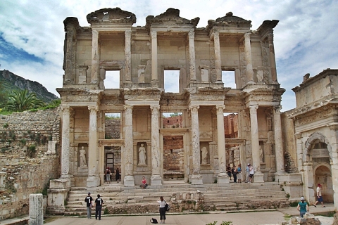 Kusadasi en Selcuk: Efeze-tour met het huis van de Maagd MariaKusadasi en Selcuk: Efeze Tour en Huis van de Maagd Maria