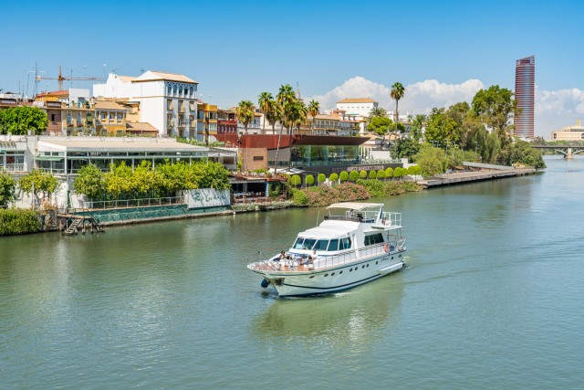 Visit Seville Guadalquivir Yacht Tour w/ Drink & Food Options in Sevilla