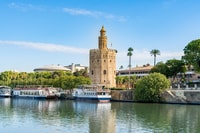 Séville, Guadalquivir Yacht Tour avec des options de boissons et de nourriture - Hizvo