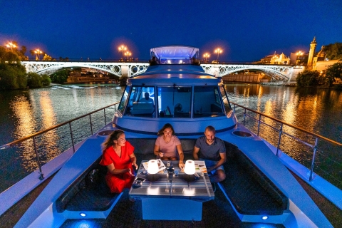 Sevilla: Guadalquivir-Yachttour mit Speisen & Getränken1-stündige Schifffahrt mit Begrüßungsgetränk