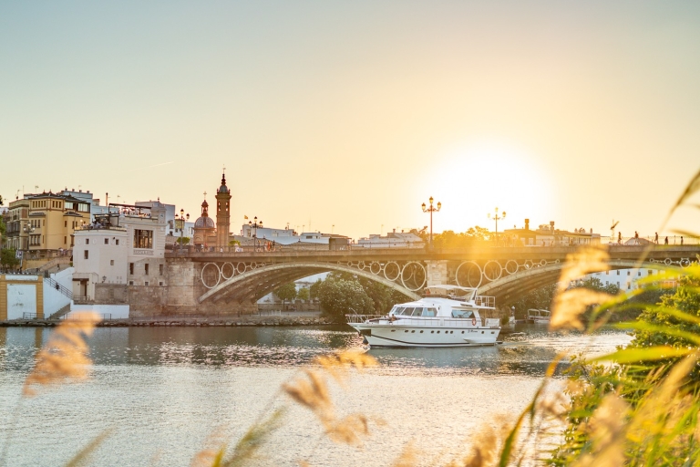Sevilla: Guadalquivir-Yachttour mit Speisen & Getränken1-stündige Schifffahrt mit Begrüßungsgetränk
