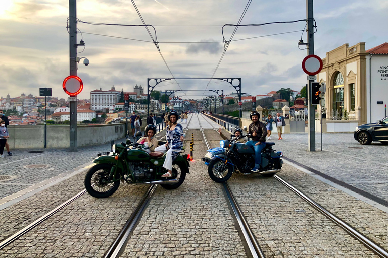 Porto: visite privée d'une journée en sidecarVisite privée en side-car du matin