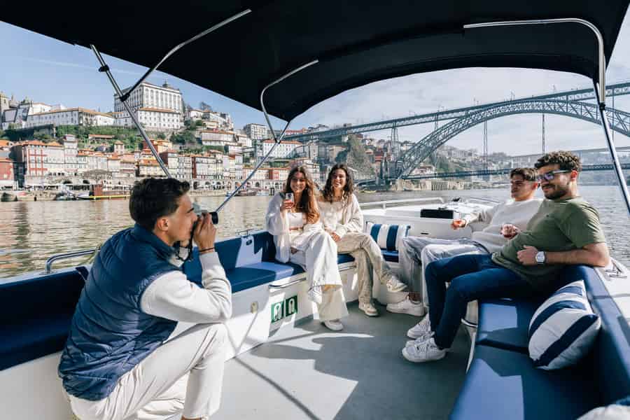 Porto: 6-Brücken-Bootstour mit 3 Weinen | Kleingruppe. Foto: GetYourGuide