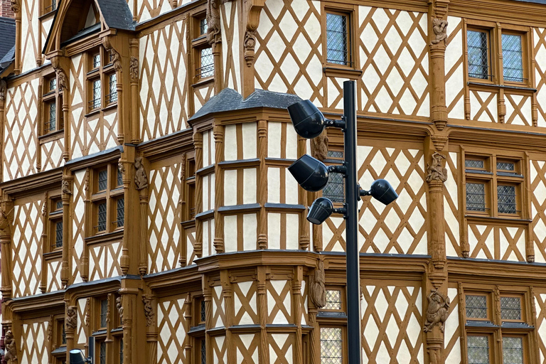 Angers: Château d'Angers, Wine Tasting, and Lunch Tour