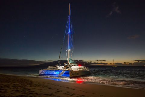 From Ka'anapali Beach: 2-Hour Sunset Sail with Live Music