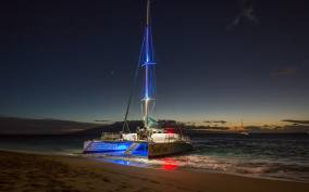 From Ka'anapali Beach: 2-Hour Sunset Sail with Live Music