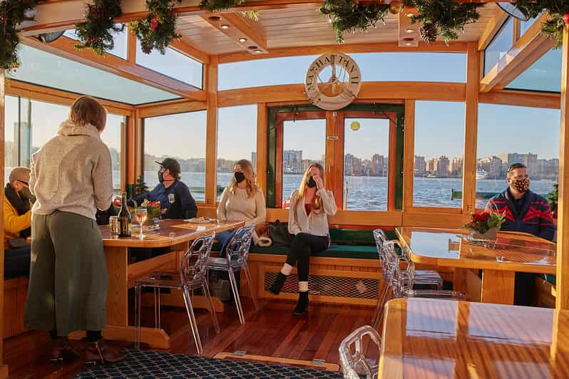 manhattan holiday yacht cruise with jazz cocoa & carols