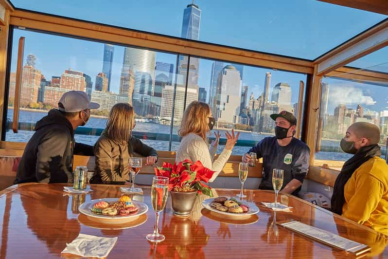 manhattan holiday yacht cruise with jazz cocoa & carols