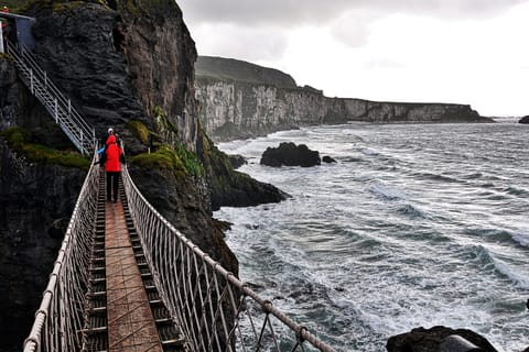 From Belfast: Private Northern Ireland Highlights 2-Day Tour
