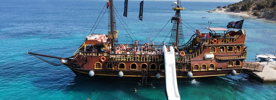 Au départ de Kos : Croisière Pirate sur 3 îles avec déjeuner et toboggan aquatique