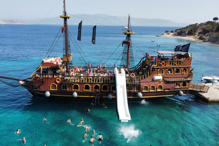 From Kos: 3-Island Pirate Cruise with Lunch and Waterslide