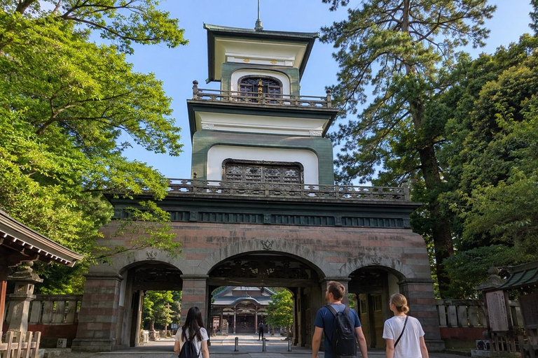 Kanazawa Private Quiet Morning Walk: Kenrokuen & Chaya